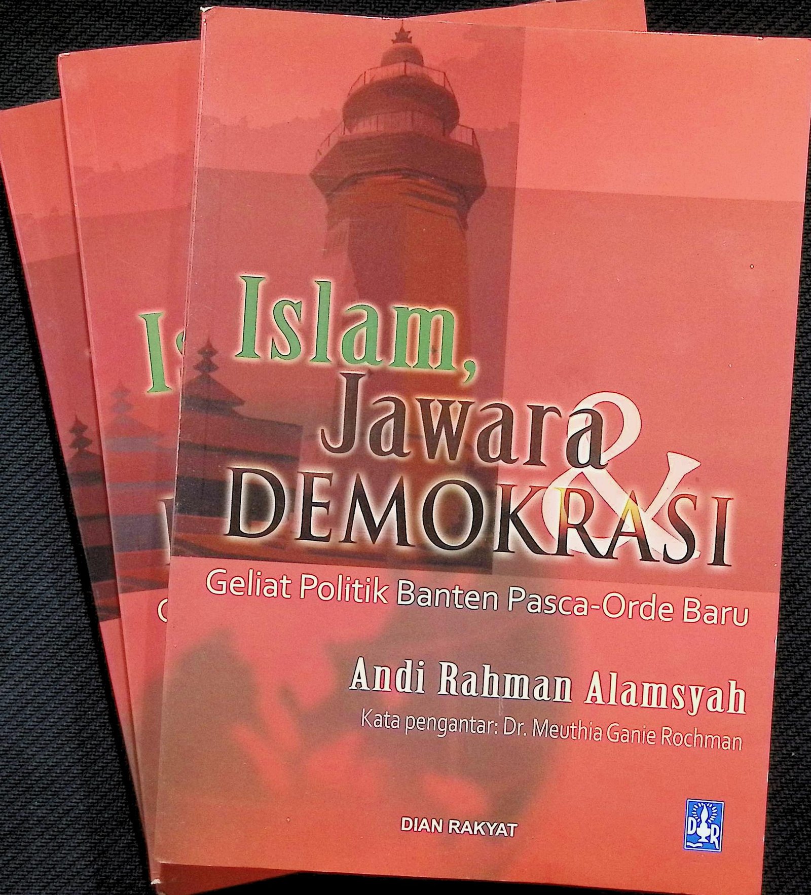 Cover Islam jawara & demokrasi :  Geliat politik Banten pasca - orde baru / Andi rahman alamsyah