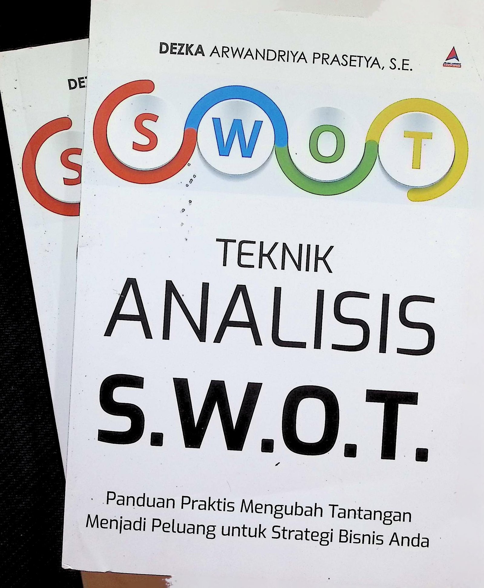 Cover TEKNIK ANALISIS S.W.O.T :  PANDUAN PRAKTIS MENGUBAH TANTANGAN MENJADI PELUANG UNTUK STRATEGI BISNIS ANDA / DEZKA ARWANDRIYA PRASETYA